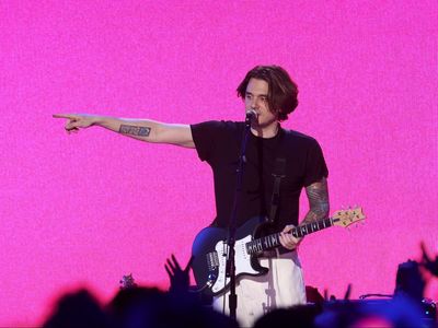 John Mayer stops concert to help ‘unconscious’ woman in crowd