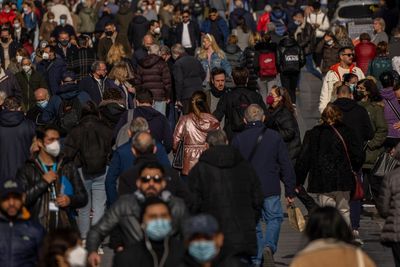 Outdoor mask mandate ends in Spain, Italy to follow suit