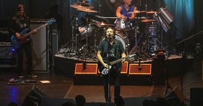 Eddie Vedder delivers old-time alt-rock with newfound fervor and Earthlings