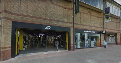 Man ran out of JD Sports after men threatened to kill him