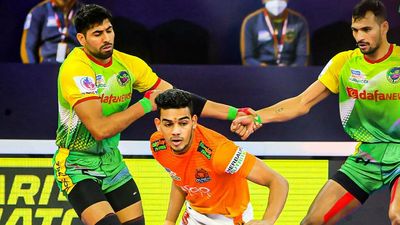 PKL: Patna Pirates thrash Puneri Paltan, qualify for playoffs
