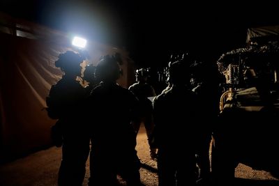 Analysis-Leaving Mali would not be easy as French military feels the heat
