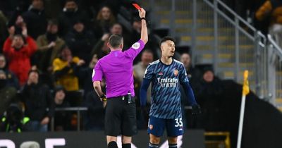 Gabriel Martinelli receives strange red card for Arsenal after two bookings at same time