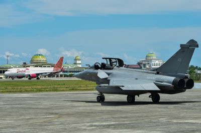 Indonesia to buy US, French warplanes as Paris boosts Asia alliances