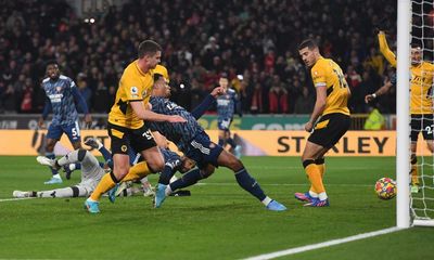 Gabriel bundles Arsenal past Wolves despite Martinelli’s remarkable red card