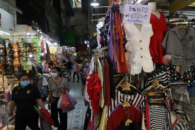 Consumer sentiment dips slightly in January