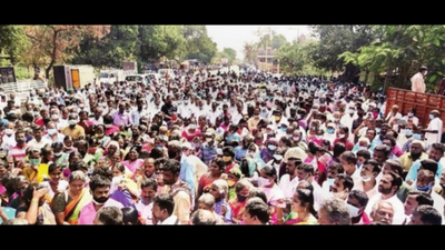 Ban on vehicles in STR leaves people divided