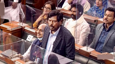 Union minister Ramdas Athawale takes a dig at Shashi Tharoor’s English