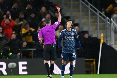 Rio Ferdinand hits out at Michael Oliver over Gabriel Martinelli red card: ‘He wants to be on the news’