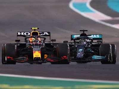 Lewis Hamilton fought Max Verstappen for F1 world title with ‘one hand behind his back’