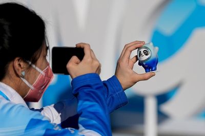 Beijing punishes traders in Olympic souvenir crackdown
