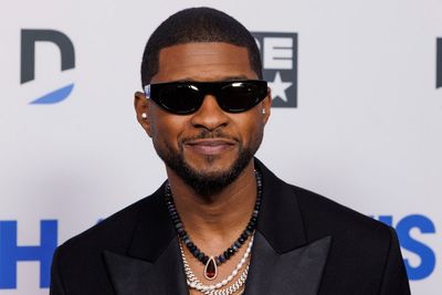 Usher performs classic hits at star-studded Chairman's Party