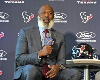 Tiki Barber calls Texans’ hiring of Lovie Smith ‘great’ yet ‘confusing’