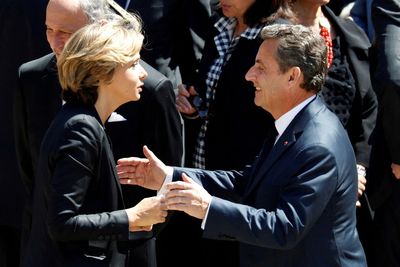 French conservative contender woos Sarkozy to save campaign