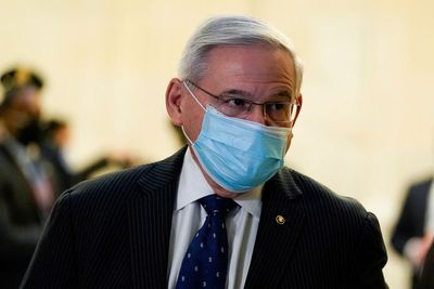 US senators at impasse on bill to boost Ukraine sanctions, defense