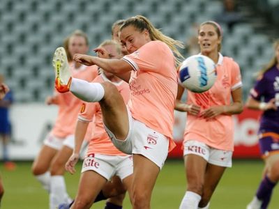 Reds won't let ref call derail ALW tilt