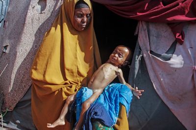 Fleeing drought, hunger thousands trek to Somalia's capital