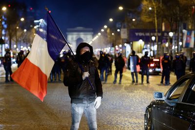 French COVID protest convoy defies Paris stay-away order