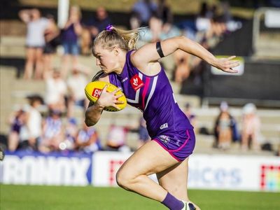 Dockers thump Carlton in AFLW homecoming