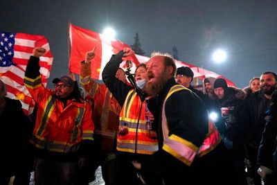 Police attempt to clear Canadian protest blockade