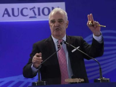 Hugh Edmeades collapses during live auction due to Postural Hypotension: here is what it means and why it happens