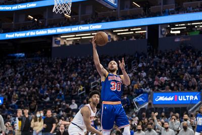 Watch: Warriors’ Steph Curry loses Knicks’ Julius Randle with crafty handles