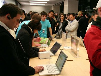 Why Is Apple Hiking Pay For Its Retail Store Employees?