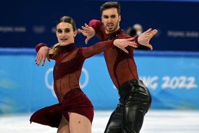 Record-breaking rhythm puts French ice dancing duo on track for gold