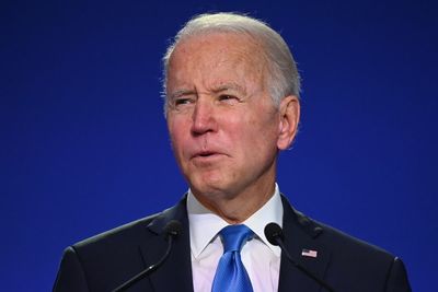 Biden warns Putin of devastating costs of Ukrainian invasion, as Britons return