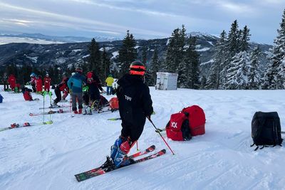 'Sheer tenacity': Taiwan skier falls on slope, picks self up