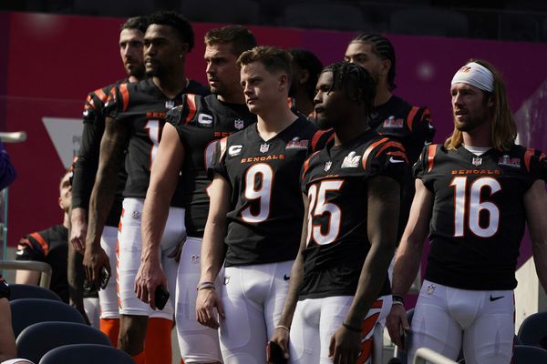 Bengals take team photos, reveal first look at Super Bowl LVI