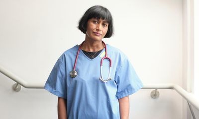 Everything Is True by Roopa Farooki review – the first 40 days on the Covid frontline
