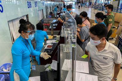 Vietnam to end COVID curbs on international flights from Feb 15