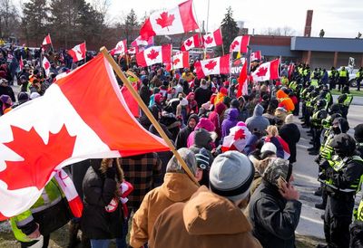 Blockades on Canada-US border continue as protests swell