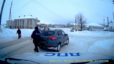 VIDEO: Russian Cop Skis Along Icy Street In Shoes Before Foiling Fleeing Drunk Driver