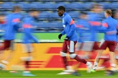 Kurt Zouma injured in warm-up with West Ham forced into late change ahead of Leicester clash