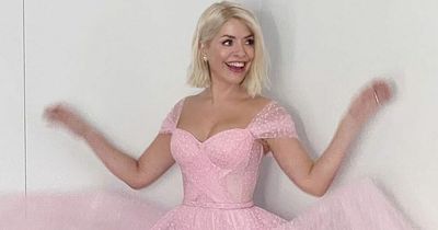 Dancing On Ice's Holly Willoughby likened to a princess in pink fairytale gown