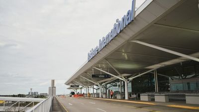 Greens leader Adam Bandt to introduce bill for curfew on Brisbane Airport to limit aircraft noise