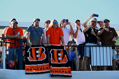 Bengals, Rams fans not staying away from TPC Scottsdale for final round of WM Phoenix Open on Super Bowl Sunday