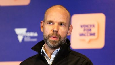 Victoria records two new COVID-19 deaths, 465 people in hospital