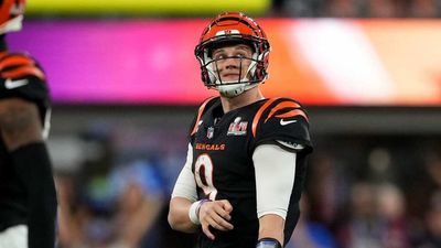 Joe Burrow to Have Right Knee Evaluated After Return to Cincinnati