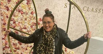 Gogglebox's Ellie Warner gets a fright as she 'poses for the Gram'