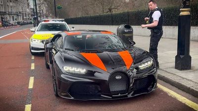 Bugatti Chiron Super Sport 300+ Pulled Over By Police In London