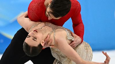 French ice skaters Papadakis and Cizeron dance their way to Olympic gold