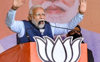 PM Modi targets SP, says its family members 'looted' U.P.