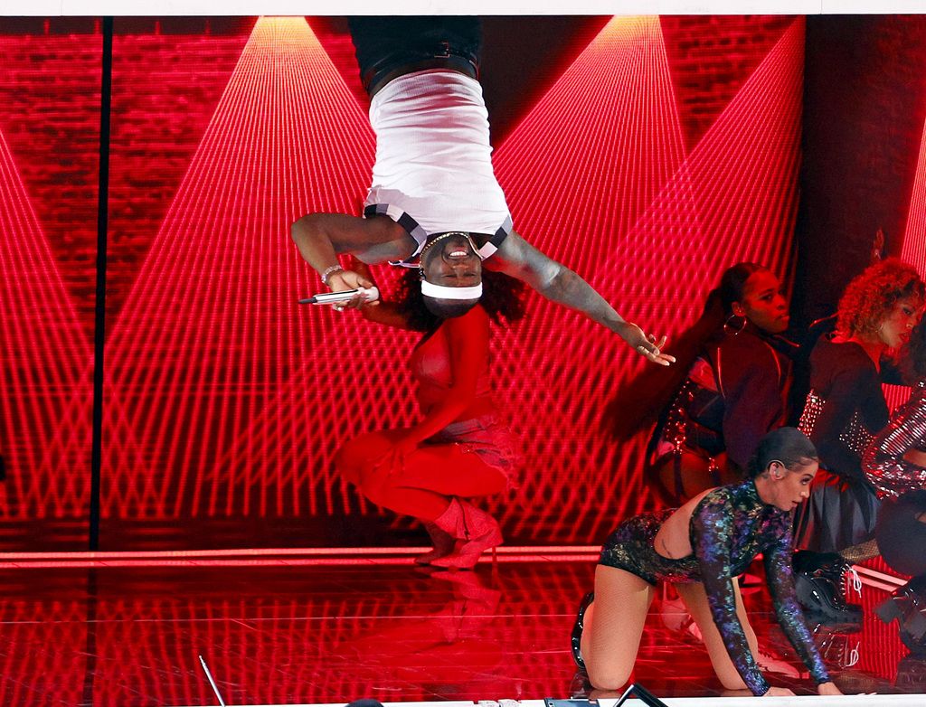 The best and funniest Super Bowl halftime show memes,…