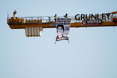 Dad of Parkland victim climbs crane near W.House in gun control protest