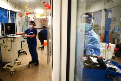 Covid hospital admissions fall below 1,000 for first time in nearly two months as Omicron wave recedes