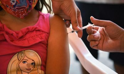 Plans to delay Covid jabs for UK children aged five to 11 criticised