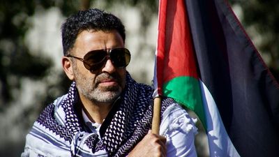 Federal government accused of breaching racism laws by Palestinian man